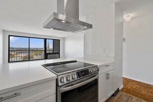 1105 Massachusetts Ave in Cambridge, MA - Building Photo