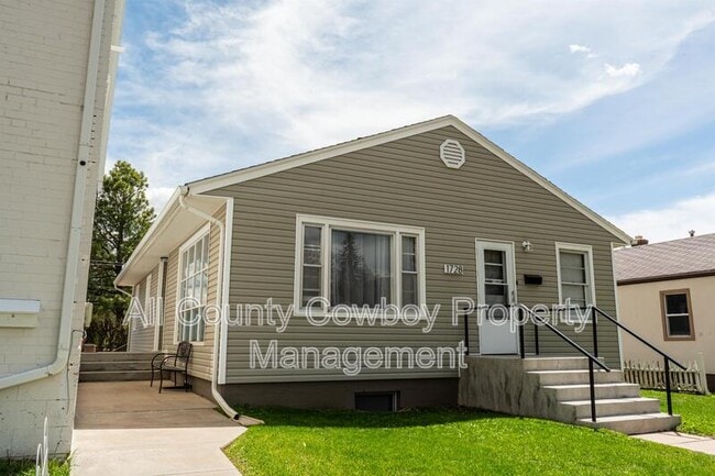 property at 1728 E Custer St