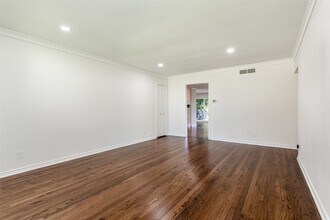 6737 Lakefair Cir in Dallas, TX - Foto de edificio - Building Photo