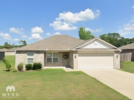 102 Westwood Dr in Jacksonville, AR - Building Photo