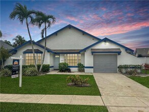 22750 Pickerel Cir in Boca Raton, FL - Building Photo - Building Photo