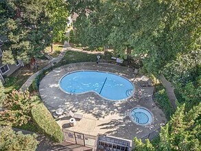 9101 Newhall Dr in Sacramento, CA - Building Photo - Building Photo