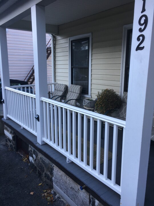 192 N Water St in Greenwich, CT - Foto de edificio
