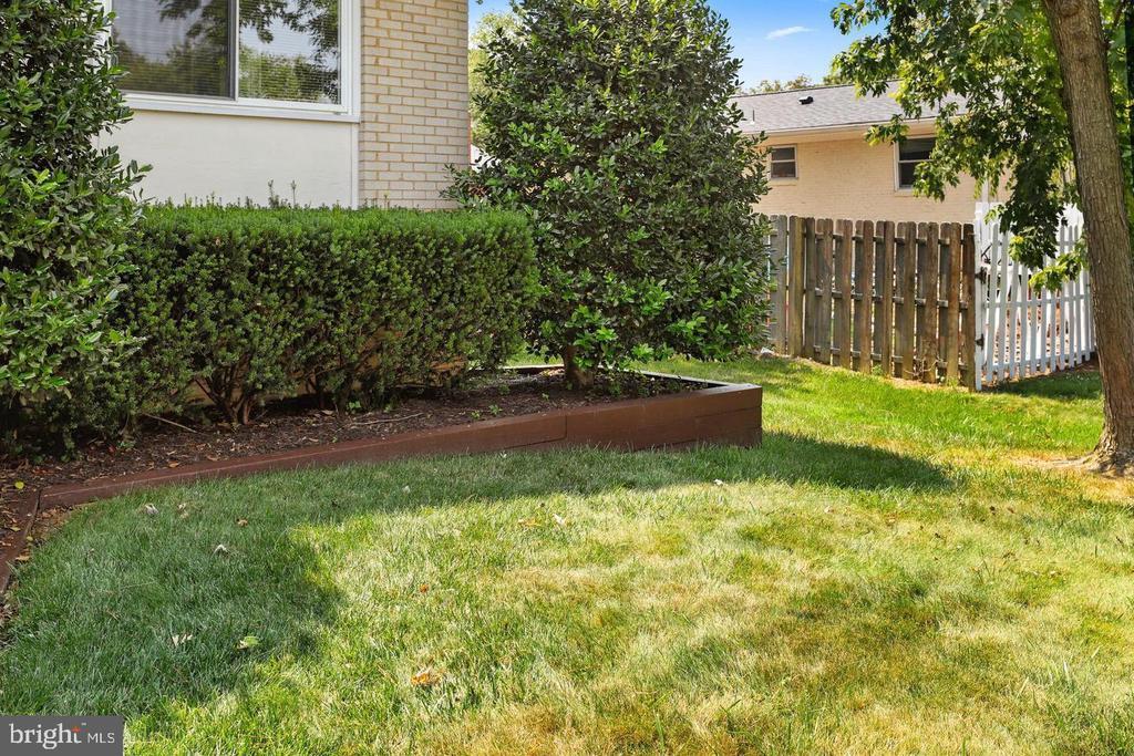 6609 Bowie Dr in Springfield, VA - Building Photo