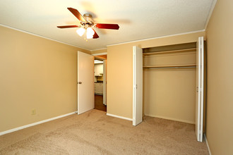 Ridgewood Apartments in Tallahassee, FL - Building Photo - Interior Photo