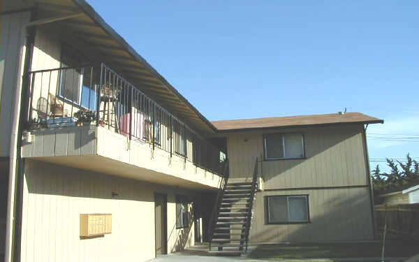322 Poplar St in Lodi, CA - Foto de edificio