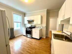 13 Farragut Ave in Somerville, MA - Building Photo - Building Photo