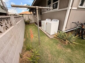 707 Kihapai Plz, Unit #2 in Kailua, HI - Foto de edificio - Building Photo