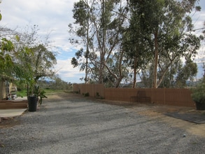 3260 Laurashawn Ln in Escondido, CA - Foto de edificio - Building Photo