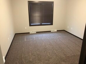 1490 Arctic Ct in Suamico, WI - Building Photo - Building Photo