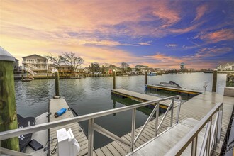 72 Washington Ave in Island Park, NY - Building Photo - Building Photo