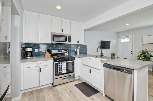6840-42 Tower St in La Mesa, CA - Building Photo - Building Photo