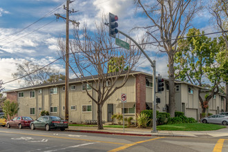 1235 Leigh Apartments in San Jose, CA - Foto de edificio - Primary Photo