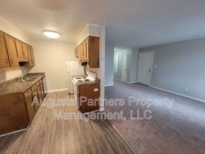 112 Chalet North CT in North Augusta, SC - Building Photo - Building Photo