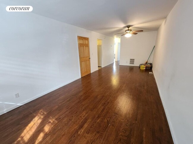 1067 DeKalb Ave in Brooklyn, NY - Building Photo - Building Photo