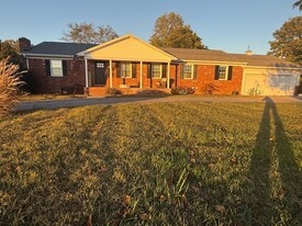 300 Talbert Dr in Hopkinsville, KY - Building Photo