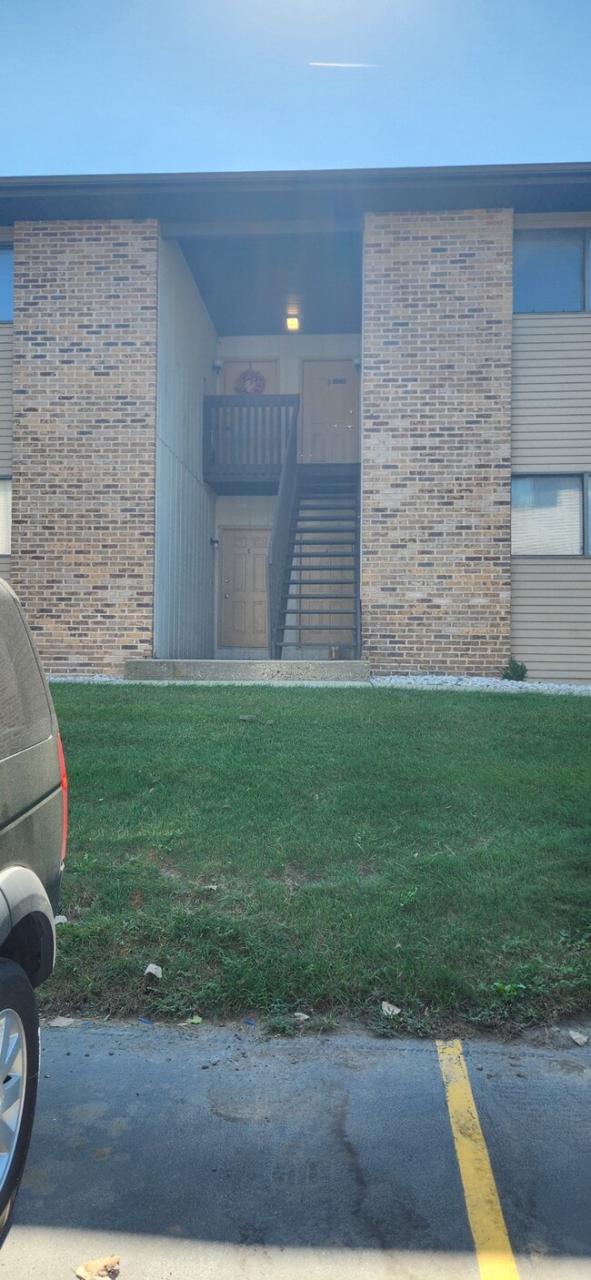 391 S Collins St in South Elgin, IL - Building Photo - Building Photo