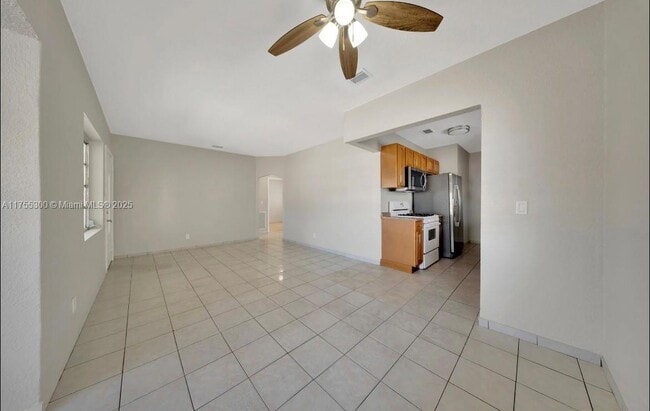 226 E 49th St in Hialeah, FL - Building Photo - Building Photo