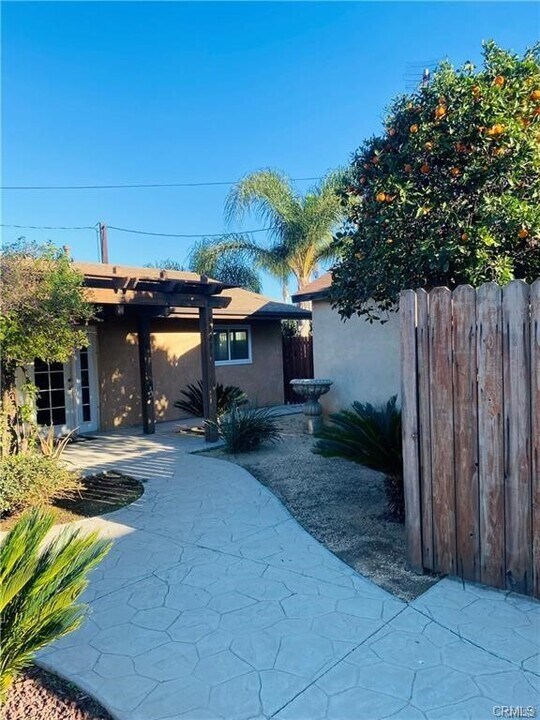 3723 Grant St in Corona, CA - Building Photo