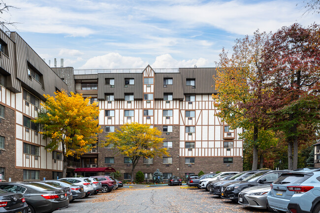 Elmwood Park Drive in Staten Island, NY - Building Photo - Building Photo