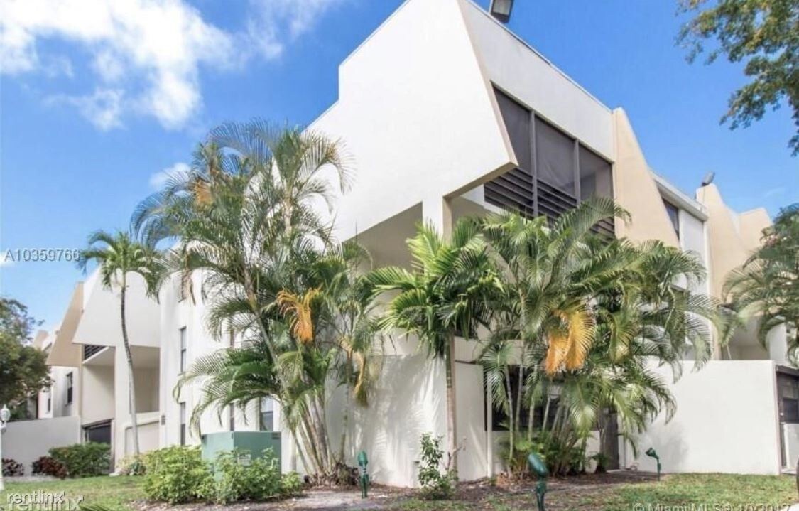 20401 NE 30th Ave-Unit -Apt 316 in Miami, FL - Building Photo