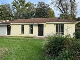 327 Grover Cleveland Cir in Jackson, MS - Building Photo