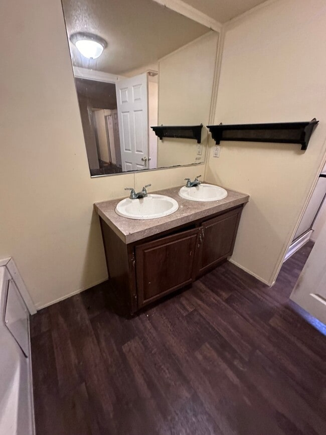 property at 20183 Lakeway Ln