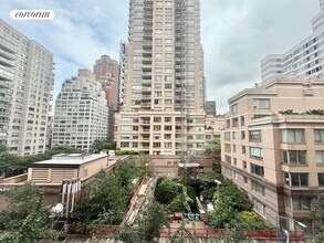 210 E 68th St in New York, NY - Building Photo - Building Photo