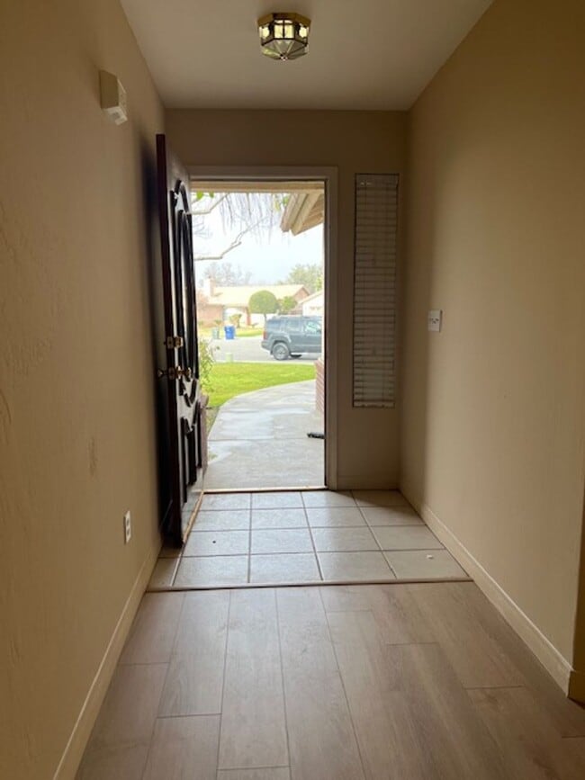 12105 Flat Iron Ct in Bakersfield, CA - Building Photo - Building Photo