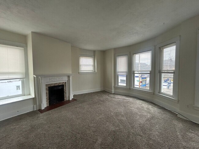 142 N Broad St in Grove City, PA - Building Photo - Building Photo