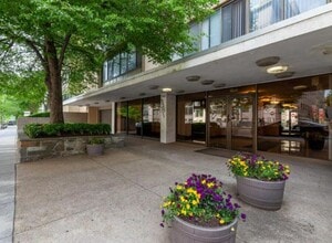 522 21st St NW, Unit 211 in Washington, DC - Foto de edificio - Building Photo