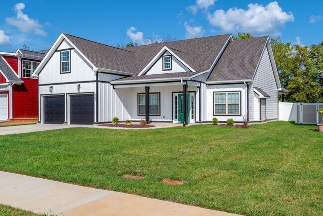 207 Jesse Dr in Pleasant View, TN - Building Photo - Building Photo