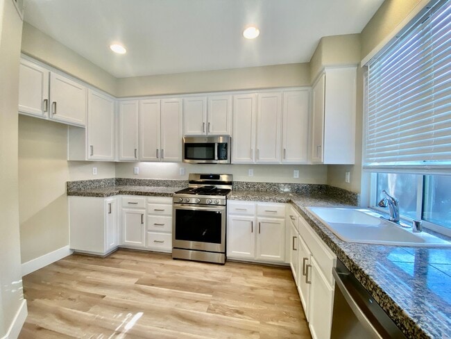 2148 New Hampshire Way in Sacramento, CA - Building Photo - Building Photo
