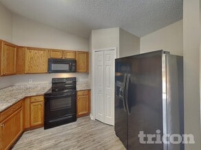 3390 Shalimar Cir in Deltona, FL - Foto de edificio - Building Photo