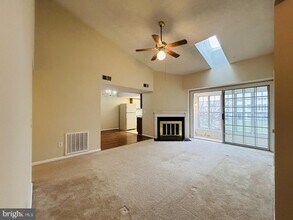 107 Prosperity Ave SE-Unit -E in Leesburg, VA - Building Photo - Building Photo