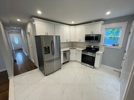 33 Raymond Ave, Unit 3 in Somerville, MA - Building Photo