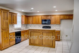 718 West 118th St S in Jenks, OK - Building Photo - Building Photo