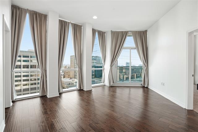 500 Throckmorton St in Fort Worth, TX - Foto de edificio - Building Photo