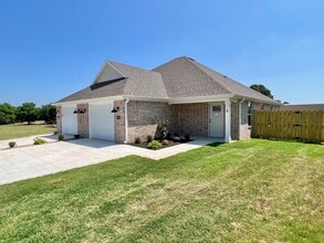 Bradford Drive Duplexes in Tontitown, AR - Building Photo - Building Photo