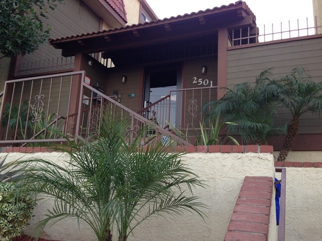 property at 2501 Temple Ave