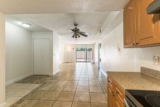 3463 Clark Rd in Sarasota, FL - Building Photo - Building Photo
