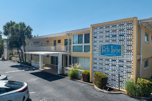 Park Lane Condominiums in Sarasota, FL - Foto de edificio - Building Photo