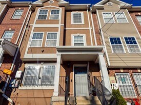 5030 B St SE in Washington, DC - Building Photo