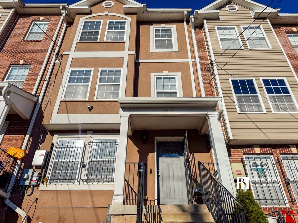 5030 B St SE in Washington, DC - Building Photo