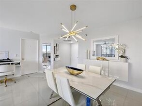 3372 NE 191st St in Aventura, FL - Building Photo - Building Photo