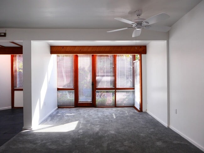 6456 Surfside Way in Malibu, CA - Building Photo - Building Photo