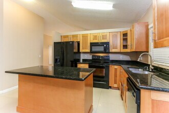 18921 NW 22nd St in Pembroke Pines, FL - Building Photo - Building Photo