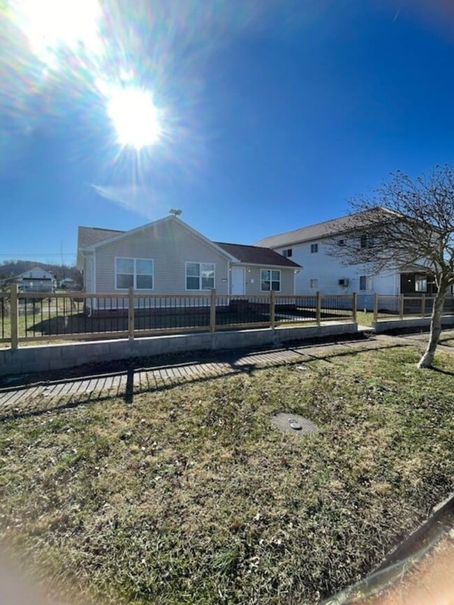 1739 Jefferson Ave in Huntington, WV - Building Photo - Building Photo