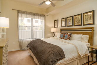 500 Crawford Apartments in Houston, TX - Building Photo - Interior Photo