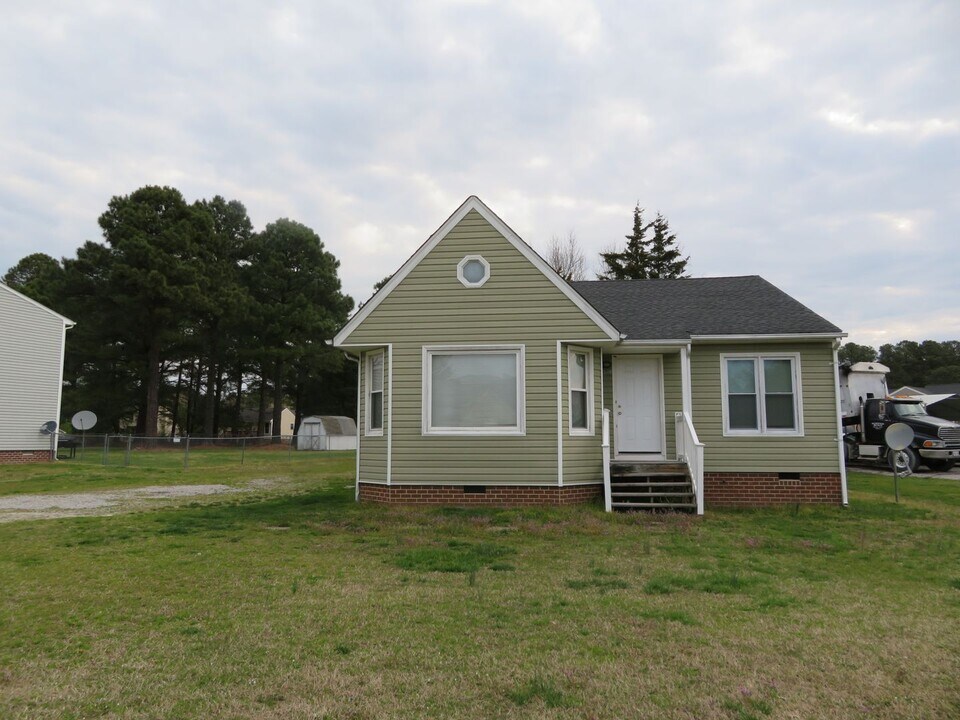 4603 Brickwood Meadow Dr in Petersburg, VA - Building Photo
